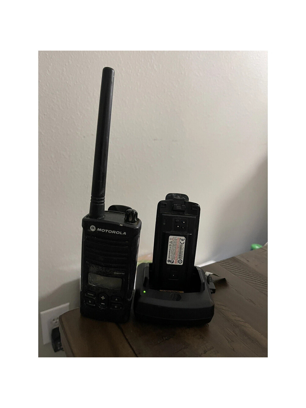 Motorola RDM2070D Walmart VHF Two-Way Radio w/charger batteries